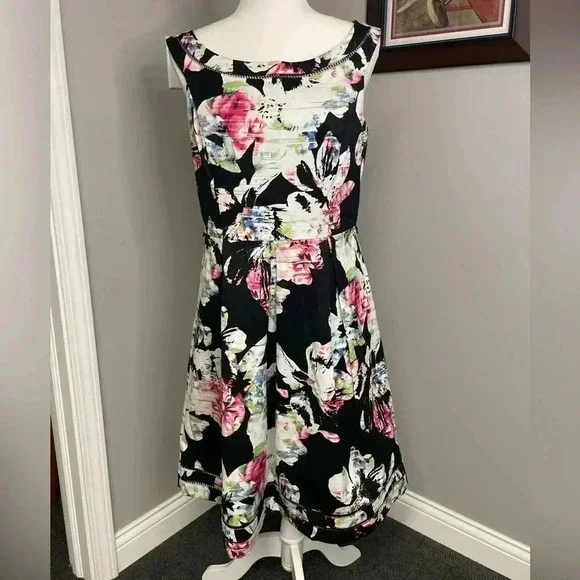 White House Black Market Black Floral Fit and Flare Dress Womens Size 10 - Picture 1 of 6